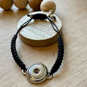 Bracelet for interchangeable gems